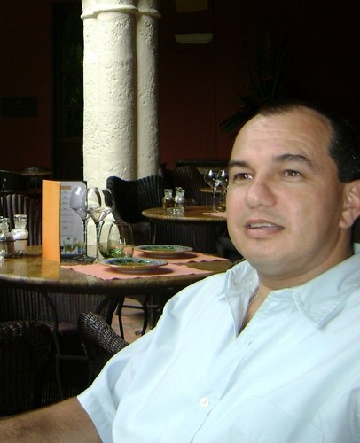 Papá de Franco. Ingeniero, MBA, especialista en AA y producción de eventos. Aficionado a Historia y literatura. Lector incansable. Escritor Calixta Editores.