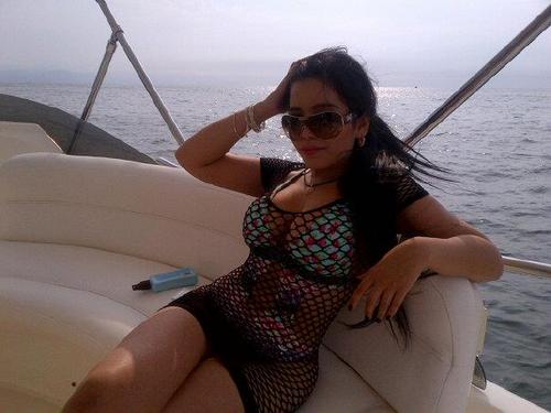 De Gdl Jalisco amo los perritos, ir de shopping obvii, a bailar, sigueme y te sigo! besitos :))