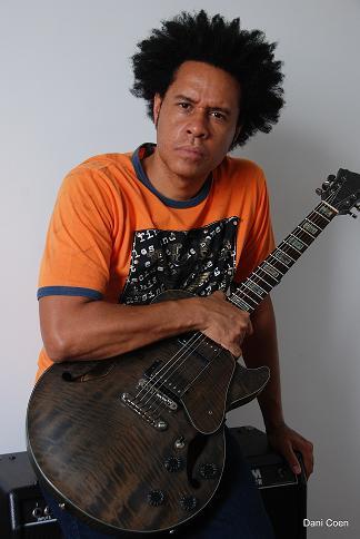Cantor, guitarrista e compositor