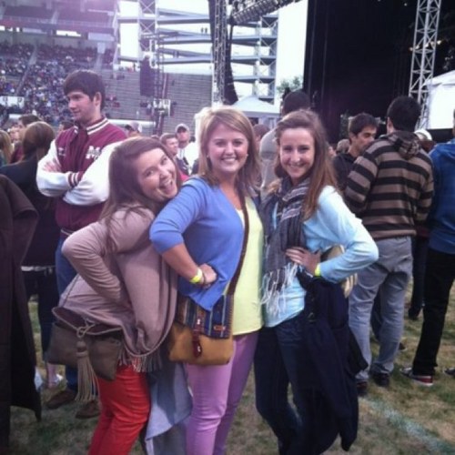 caitlynweeks321's profile picture. 