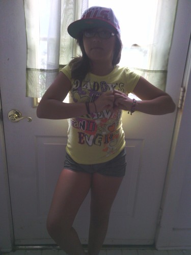 hi im stefy. i like roller skating. im @iTitoTV 's little sister. i LOVE Justin Bieber!