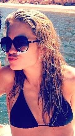 Te amar é como começar do zero todos os dias, com toda fé, alegria e amor que um ser humano é capaz de ter. Lua Blanco ♥ Ofic. em Favoritos.