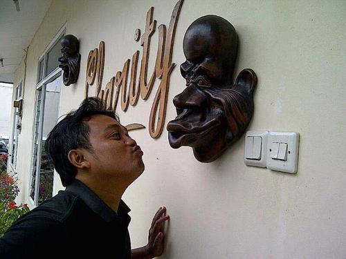 seorang hamba yg hanya ingin menjadi lebih baik dari sebelumnya.. amiiinn