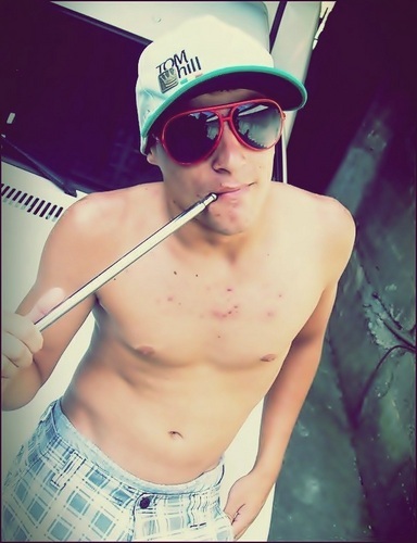 Talvez minha humildade , seja minha maior riqueza ♪  tenho 18 anos ! só Corinthiano :))  @suafaby_  s2 *