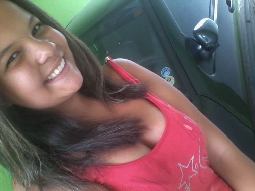• para a mamãe a 'mocinha' ; pra vovó a 'inocente' ; pro irmão a 'insuportável' ; pra os amigos a 'doida' ; pra os desconhecidos a metida' ; pra os inimigos a '