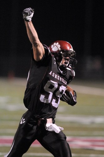 High school sports news & scores from the @Asheville Citizen Times (@zacharyahuber and @EvanGerike). Send info, box scores, etc. to sports@citizentimes.com.