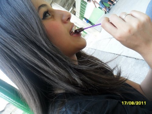 Sou aquela meninaa sincera, que fala tudoo na cara..
Falo tudo oq penso, nao gostou, nao posso fazeer nada, esse é meu jeito de seer...(y)