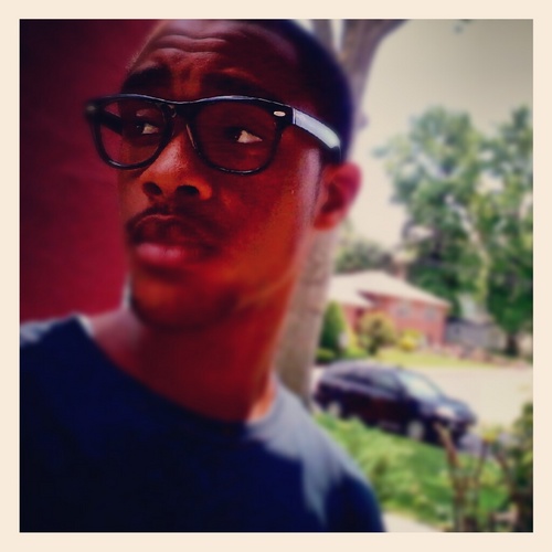 Dat guy all da ladies love) Richy Porter flexin on dess bumAss niggas takin da bank lmfao..
