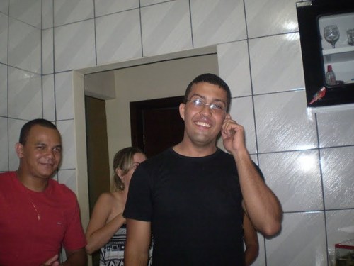 Cruzeirense, Policial, Apaixonado por Filosofia, Católico, de Bem com a Vida, vivendo cada dia como se fosse o último.(CARPE DIEM).