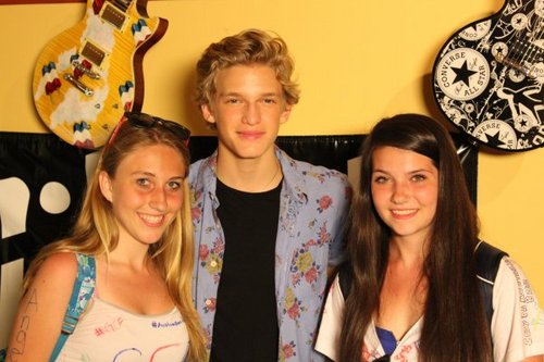 2 girls from Toronto. Updating you on everything CODY SIMPSON! MET HIM THREE TIMES IN ONE WEEKEND!! June 16th-18th 2012!