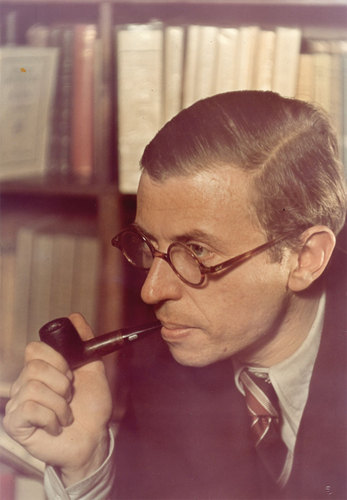 Jean-Paul Sartre. (París, 1905-id., 1980) Filósofo y escritor francés. Fue hijo de Jean-Baptiste Sartre, un oficial naval, y Anne-Marie Schweitzer.