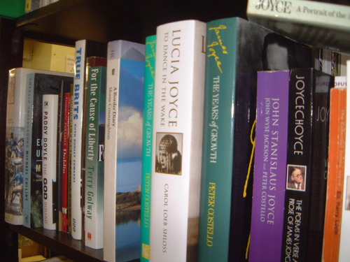 Bookshop in Launceston, out of print and second hand books.  10,000 + titles in stock.
01566 779113