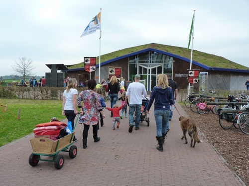 Buitencentrum De Pelen is een van de 9 buitencentra van Staatsbosbeheer. Je vindt er allerlei informatie over Nationaal Park de Groote Peel