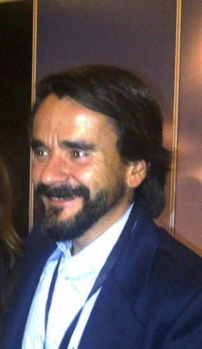 Adora y confía