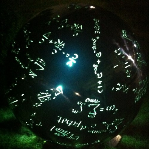 twittkorean's profile picture. 유리하다고 교만하지 말고, 불리하다고 비굴하지 말라.
삶을 개선하는 방법은 옳은 선택을 계속 해내는 것 뿐이다.