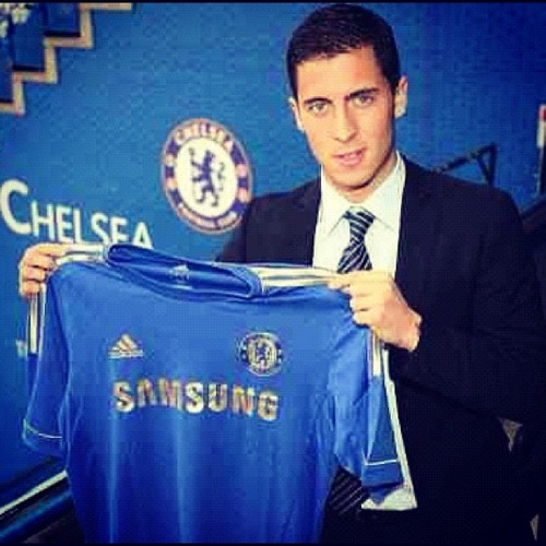 This account is Dedicated to Chelsea Fc and its new signing @hazardeden10. I tweet about Chelsea Fc and Eden Hazard in English.