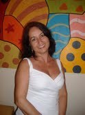 Sou de bem com a vida, corro atrás de meus sonhos, e acho que nada se consegue sem o esforço do trabalho.A creditoque o amor pode melhorar o mundo.