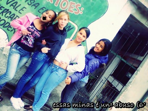 corinthiana fanatica sou de virgem adoruh funk && o resto eu curto amo minha mãe
&& minha familia tambem