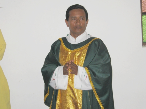 PADRE LUIS SACERDOTE PARA LA ETERNIDAD EN CRISTO JESUS