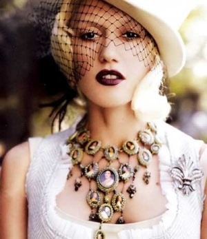 I love Vintage style clothes and jewellery. Follow me for inspiration and ideas.