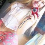 [..]    Eo sou αpenαs umα meniinaα , com Corαção de criαnçα, cαbeçα de αdolesceente e Sentimentos de mulheer..! ♥