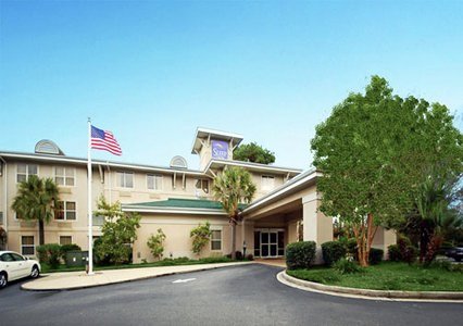 A refreshing hotel where you can enjoy a restful night's sleep. Work hard and Sleep Inn