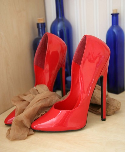 Lover and admirer of Sexy Ladies and Extreame Heels.... i know my place.... on my knees
