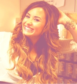 “I'm staying strong because of you DEMETRIA #OsLovactisPiram