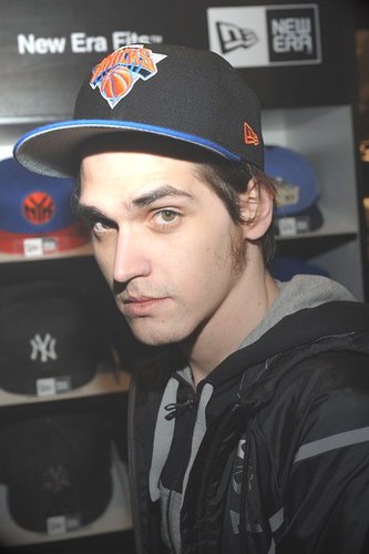 jimmytwoshoes8's profile picture. i lk scary movie.a small mouse not trying to fit in with the world but im that rocker mouse that listen tomcr gd P!atd more i follow back and @lc723 is my twin