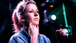 We are a twitter page for the amazing ellie goulding! Add us on facebook as well. http://t.co/6gMgbbGGRJ