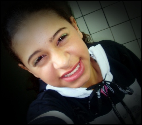 eu gosto  muito  de rebelde de futebol mais gosta mais ainda de ficarr com as minhas amigas s2 stephani e andreia e mirian e etc me sigem para eu segi vc tambem