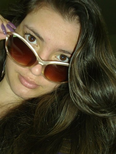 sou uma menina simpatica,educada,sincera que adora fazer novas amizades.quem me seguir eu sigo de voltaa *.~