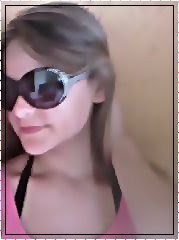 eu sou essa menina que vcs ver na foto mais essa garota é muita incrivel de mais linda,legal,simpatica,cheia de alegria e amor....