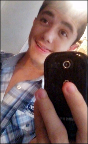 15 Anos, Bipolar, viciado em miojo. Qualidade:Ser chato com quem gosta de mim; Defeito:Ser legal com quem não gosta de mim; Fcs: @Lovatic_Booy and @BooyLunatic'