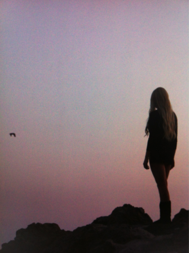 Derinsu_avril's profile picture. Ankarada'da oturuyorum. Avril hayranıyım . Twitter'da yeniyiim . Gülümsemeyi , fotoğraf çekinmeyi seviyorum :)