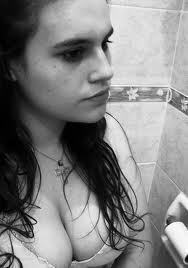 MartinezIdalid's profile picture. siempre encontrarás el hombro de la amiga verdadera cuando necesites llorar. ..