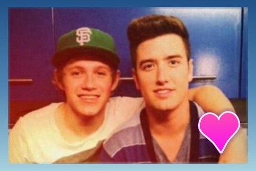 hola soy de chile me gustan toda la musica ( BTR , one direction, justin bieber etc) me gusta escucjar musica