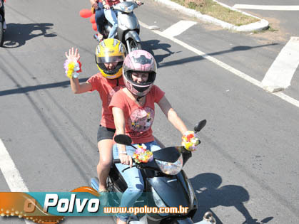 sou uma pessoa legal e sincera mais ñ pise no meu calo...
hahahaha