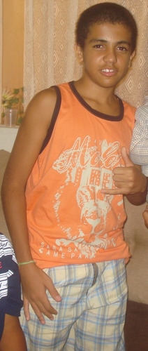 Sou uma pessoa alegre e divertida que gosta de fazer amizades