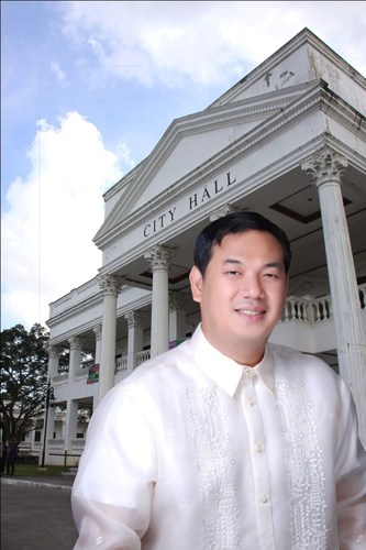 Vice Mayor at City of Calapan.
Chairman : Green Calapan Council
First Vice Chairman : Boy Scout of the Philippines, Oriental Mindoro Chapter