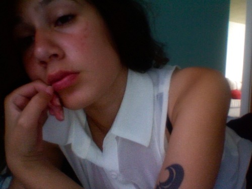 _feerie's profile picture. i smoke away my brain
♡ † ✿ ☽ 
in my heart a flower dies slow.