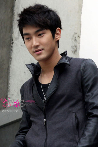 อันยองครับผม Choi Siwon จาก Rock Club ฟอลมาคุยกันได้ครับ @Yesung_4  มาส  // @Specialteuk01  รองมาส ♥♥♥
