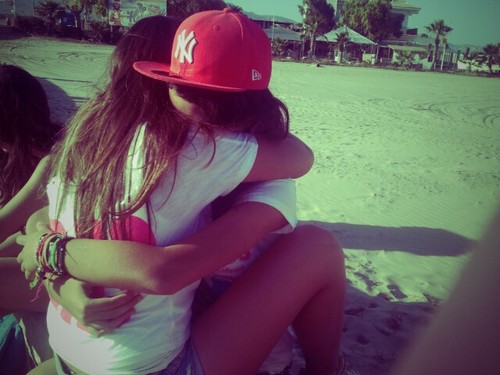 Muchas caquitaas for the world..pero yo sigo aqui observandolo todo desde arriba..mas concretamente desde my BUBBLE with Patricioo(:
