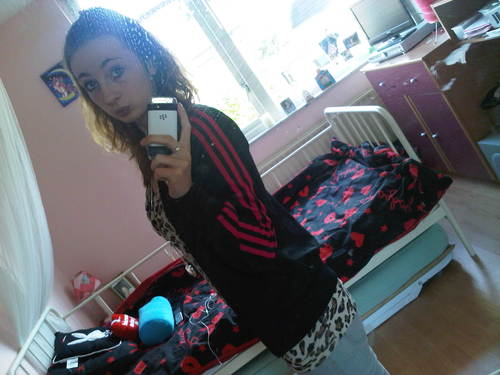 onder je bed ;)
