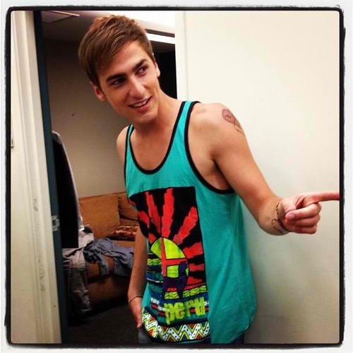 sexyk3ndallk's profile picture. taken by the beautiful: @aromanticbeauty. like hockey. bestfriend: @sexycarlosg