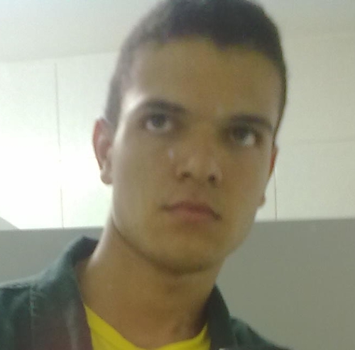 Cara Simples Que Age Alegremente, Trabalhador e Muito Competente, Faz Da Tristeza Jorrar Alegria, e Da Vida Virar Uma Poesia... Muito Prazer! (Joey S.)