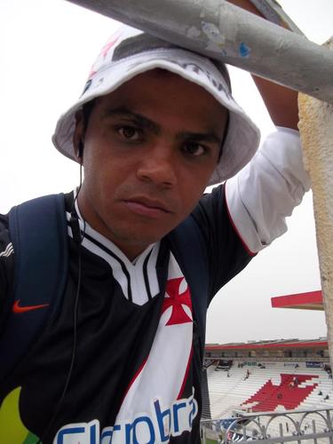 /+/ NÃO DIGO QUE SOU UM VASCAÍNO DOENTE,
PORQUE DOENTE, É QUEM NÃO É VASCO./+/
Carlos D. de Andrade