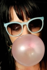 ~ Uma Menininha com cara de insuportável. às vezes pose de metida e coração de criança .! [: