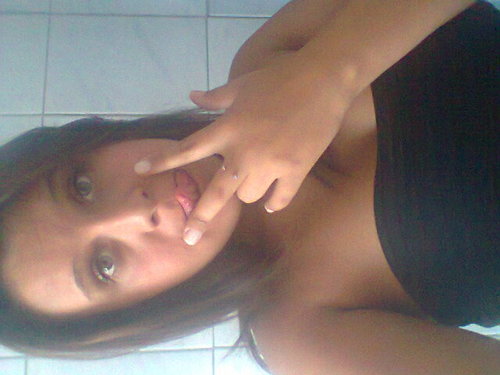 Sabe o que quer, graças a Deus assim que é. Cabeça sempre erguida, mas não se esqueceu da fé♪ ♫