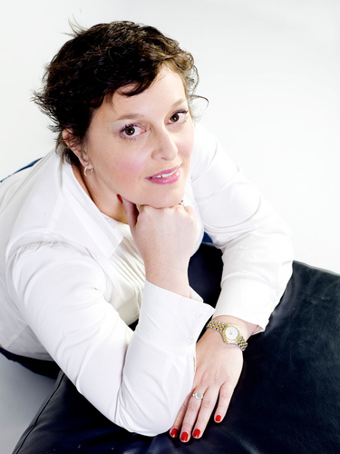 Entrepreneur, strategist, school governor & storyteller. Loves food, books, history, travelling & daffodils. Seeks moments of joy. Always curious.